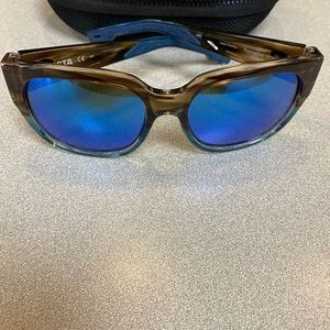 Like new barely worn. I have two pair and wear the other more!